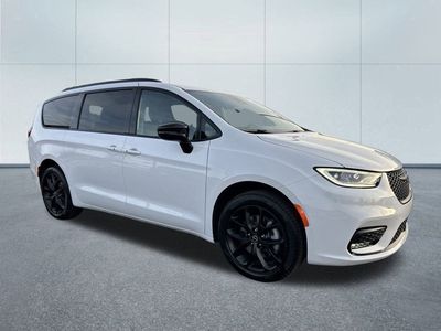 2026 Chrysler Pacifica — rear three-quarter view