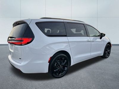 2026 Chrysler Pacifica — detail view