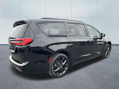 2026 Chrysler Pacifica — detail view