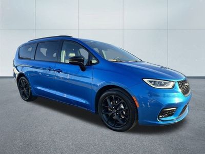 2026 Chrysler Pacifica — rear three-quarter view