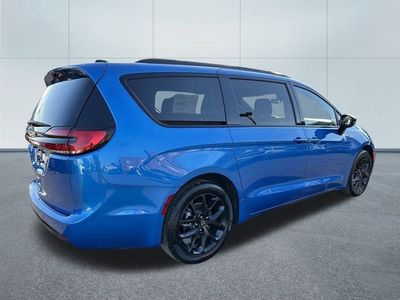 2026 Chrysler Pacifica — detail view