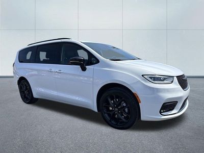 2026 Chrysler Pacifica — rear three-quarter view