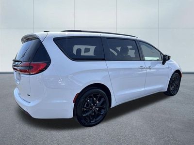 2026 Chrysler Pacifica — detail view