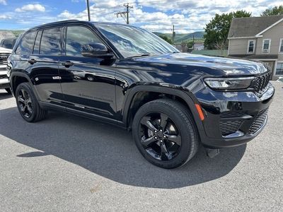 2023 Jeep Grand Cherokee — side profile view