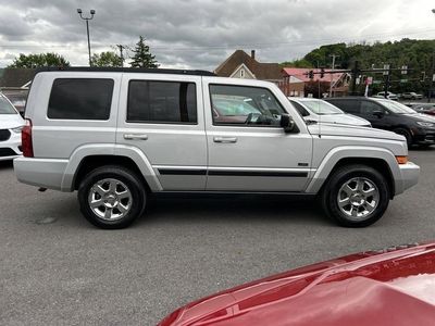 2007 Jeep Commander — interior view