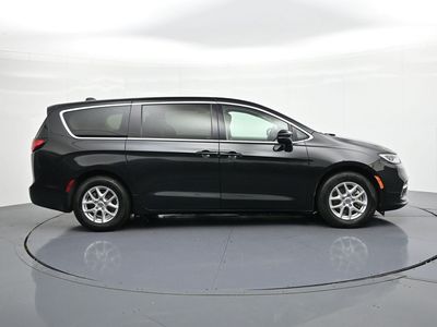 2023 Chrysler Pacifica — detail view