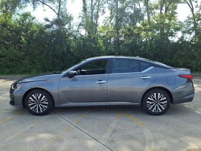2025 Nissan Altima — side profile view