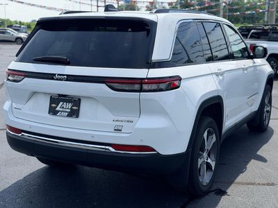 2023 Jeep Grand Cherokee — detail view