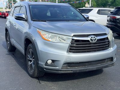 2014 Toyota Highlander — rear three-quarter view