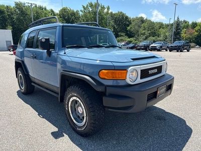 2014 Toyota FJ Cruiser — rear three-quarter view