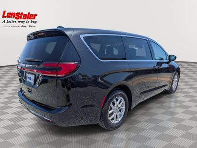 2023 Chrysler Pacifica — detail view