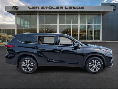 2022 Toyota Highlander — side profile view