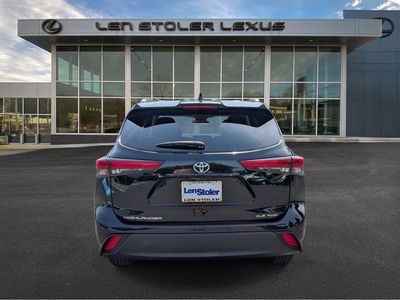 2022 Toyota Highlander — interior view