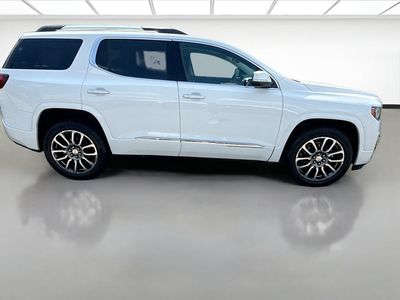 2020 GMC Acadia — detail view