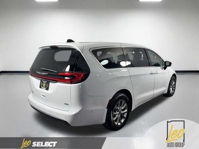 2024 Chrysler Pacifica — detail view