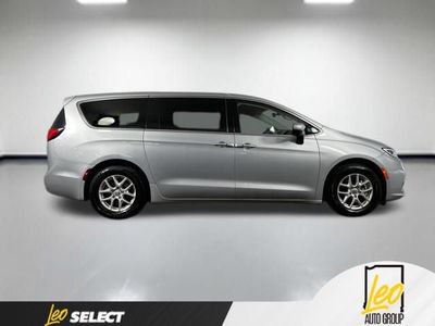 2023 Chrysler Pacifica — detail view