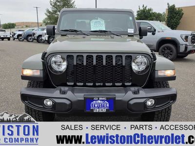 2022 Jeep Gladiator — side profile view