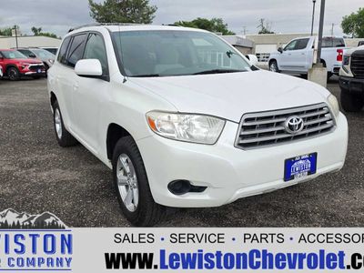2010 Toyota Highlander — rear three-quarter view