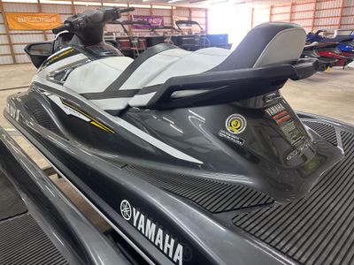 2017 YAMAHA WAVERUNNER VX CRUISE (CARBON/WHITE) | VX1050A-SA — interior view