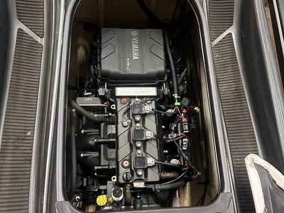 2017 YAMAHA WAVERUNNER VX CRUISE (CARBON/WHITE) | VX1050A-SA — interior view
