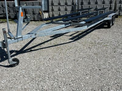 2026 CHALLENGER CHASSIS 24 TRITOON FOR 22'-24' - Photo 2