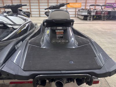 2017 YAMAHA WAVERUNNER VX CRUISE (CARBON/WHITE) | VX1050A-SA — rear three-quarter view