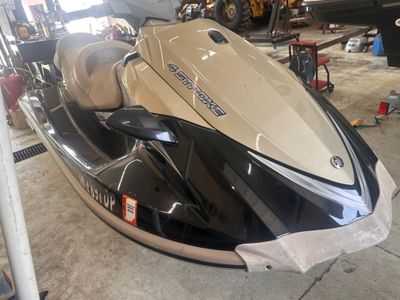 2008 YAMAHA WAVERUNNER VX1100A-GB — engine compartment view
