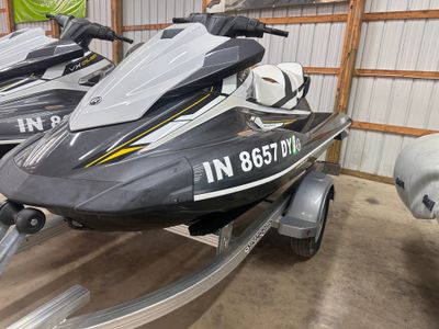 2017 YAMAHA WAVERUNNER VX CRUISE (CARBON/WHITE) | VX1050A-SA — engine compartment view