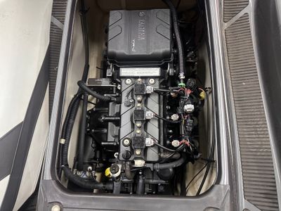 2017 YAMAHA WAVERUNNER VX CRUISE (CARBON/WHITE) | VX1050A-SA — engine compartment view