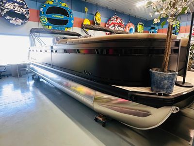 2026 VIAGGIO LAGO V22S TRITOON - Photo 1