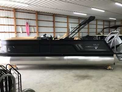 2023 VIAGGIO DIAMANTE D 23S TRITOON — interior view