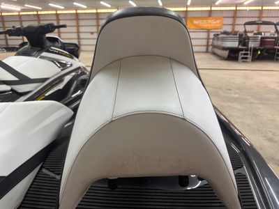 2017 YAMAHA WAVERUNNER VX CRUISE (CARBON/WHITE) | VX1050A-SA — detail view