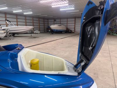 2004 YAMAHA WAVERUNNER XLT 800 — rear three-quarter view