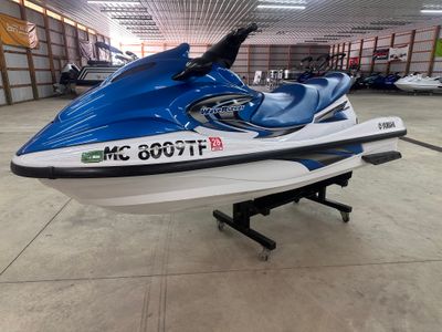 2004 YAMAHA WAVERUNNER XLT 800 in WHI/BLU — front three-quarter view