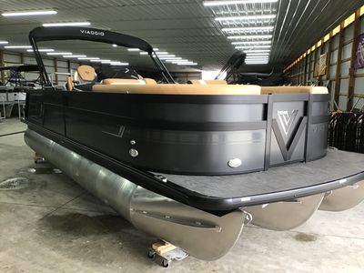 2023 VIAGGIO DIAMANTE D 23S TRITOON S in BLACK — front three-quarter view