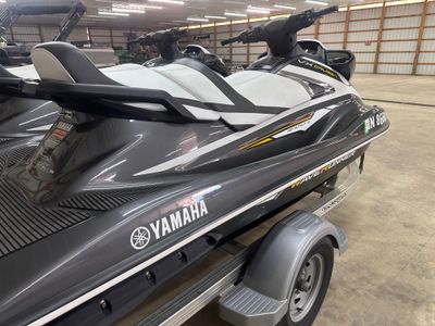 2017 YAMAHA WAVERUNNER VX CRUISE (CARBON/WHITE) | VX1050A-SA — side profile view