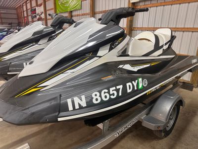 2017 YAMAHA WAVERUNNER VX CRUISE (CARBON/WHITE) | VX1050A-SA — front three-quarter view