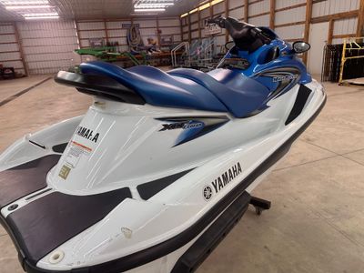 2004 YAMAHA WAVERUNNER XLT 800 — engine compartment view