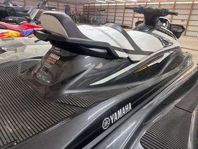 2017 YAMAHA WAVERUNNER VX CRUISE (CARBON/WHITE) | VX1050A-SA — rear three-quarter view