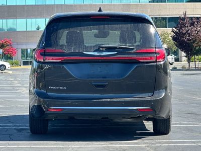 2023 Chrysler Pacifica — detail view