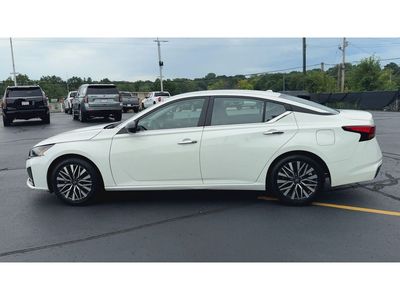 2025 Nissan Altima — detail view