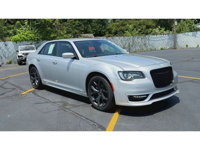 2022 Chrysler 300 — side profile view