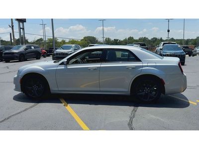 2022 Chrysler 300 — detail view