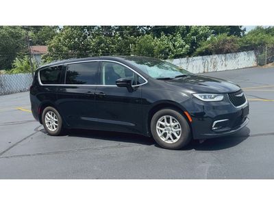 2024 Chrysler Pacifica — side profile view