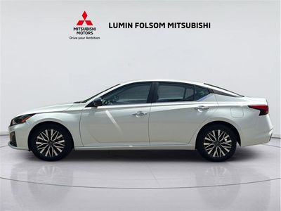 2025 Nissan Altima — side profile view