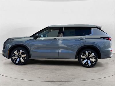 2026 Mitsubishi Outlander — side profile view