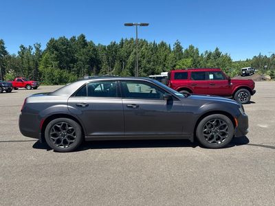 2018 Chrysler 300 — detail view