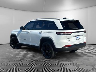 2024 Jeep Grand Cherokee — side profile view