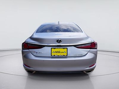 2022 Lexus ES — detail view