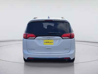 2017 Chrysler Pacifica — detail view